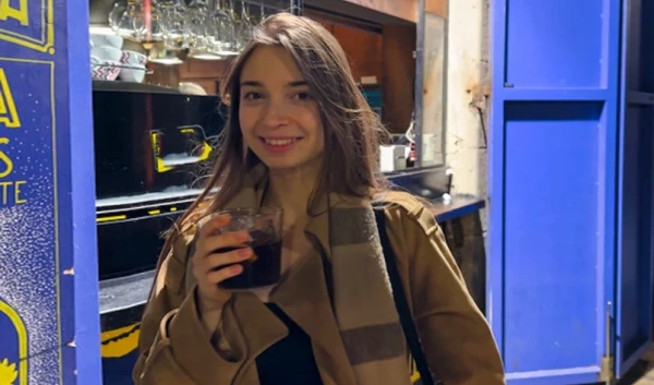 Чтобы отодрать такую сочную красивую девицу, пришлось сначала ее напоить!